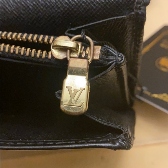 Louis Vuitton Vintage Bifold Wallet EPI Black - Picture 3 of 5